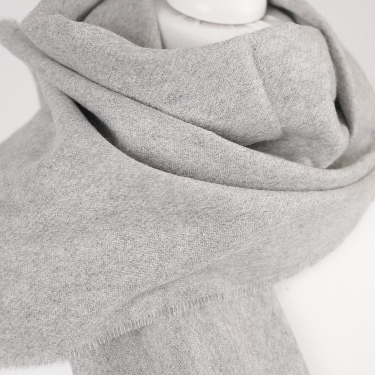 100% Cashmere Scarf Made In Scotland - LIGHT GREY - Heritage Of Scotland -