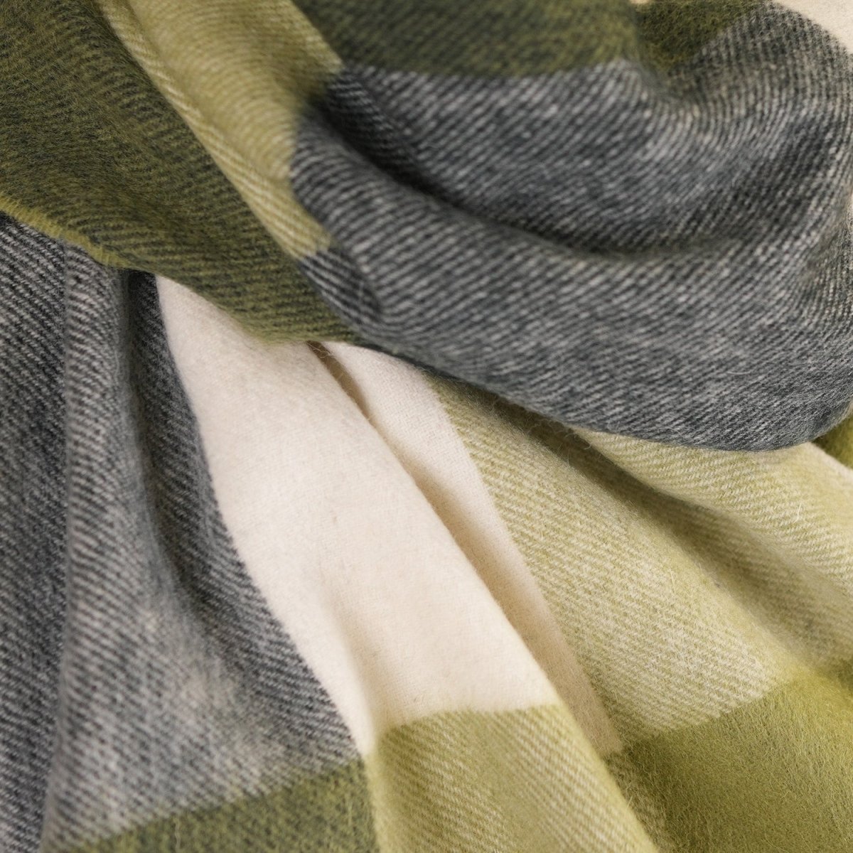 100% Lambswool Wide Scarf Soft Unisex Winter Wrap Heritage of Scotland - 3 SQUARE GREEN - Heritage Of Scotland -