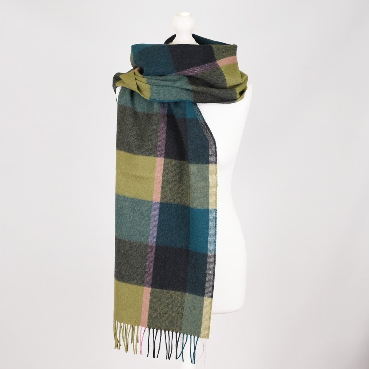 100% Lambswool Wide Scarf Soft Unisex Winter Wrap Heritage of Scotland - KIRKSTALL CHECK GREEN - Heritage Of Scotland -