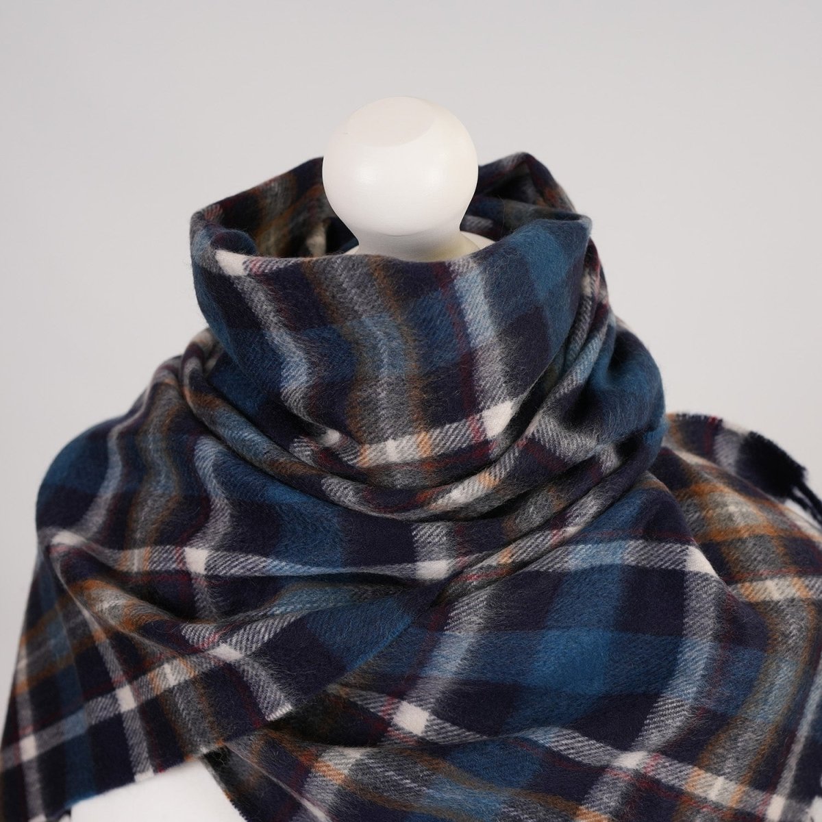 Balmoral 100% Cashmere Woven Scarf Tartan and Checks - Made in Scotland - REGULAR BRUCE NAVY - Heritage Of Scotland -