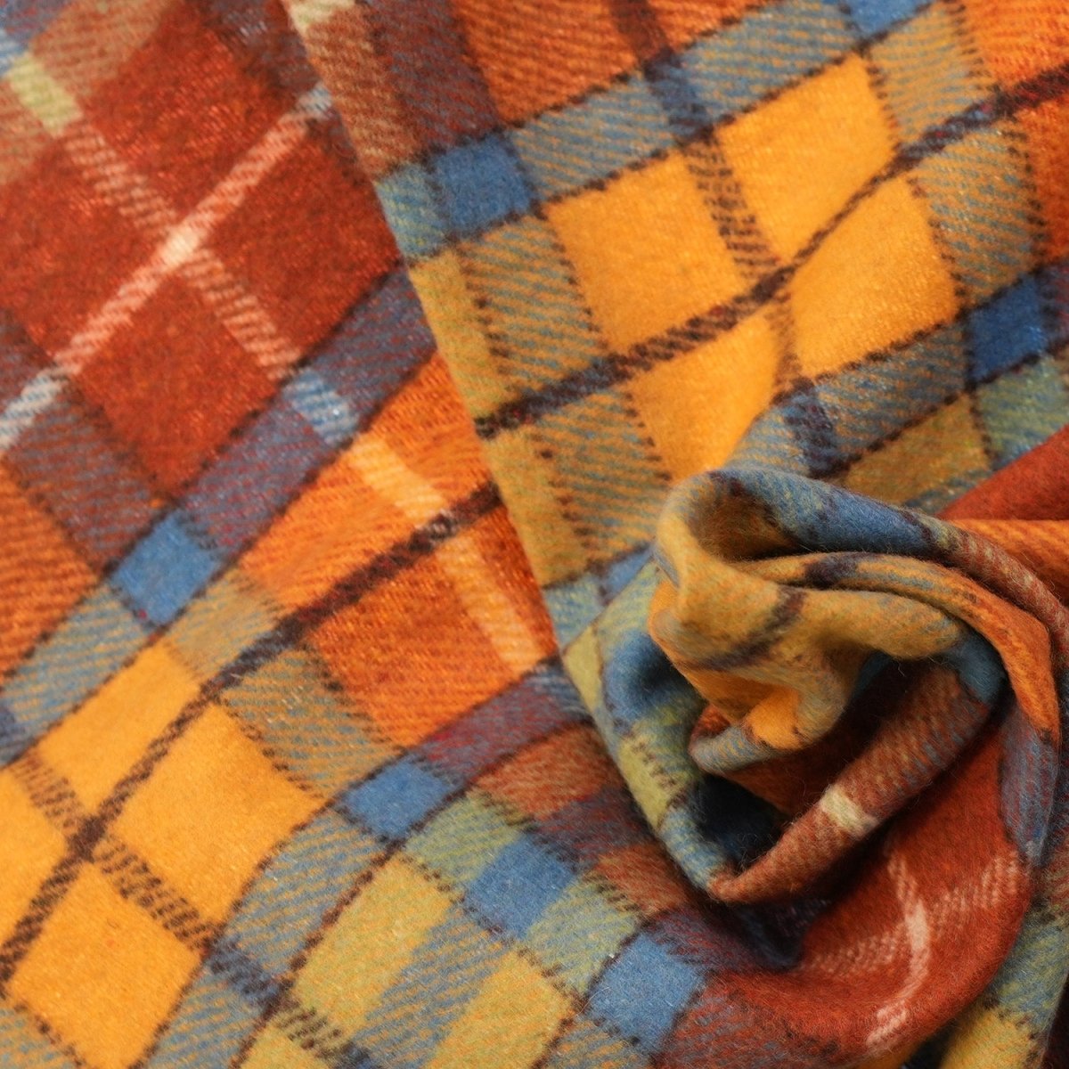 Balmoral Woollen Knee Blanket with Fringed Edges - Buchanan Antique - Heritage Of Scotland -