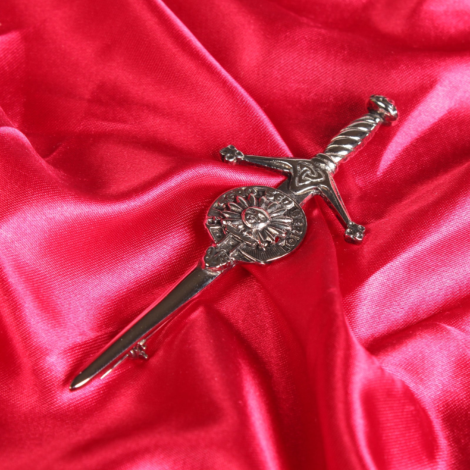 Kerr Clan Badge, Kilt Pin, Lapel Pin, Cufflinks, Keyring/Key Fob & Gift Set — Fine Pewter by Art Pewter — Made in Scotland (Shiny Finish) - Heritage Of Scotland - Kilt Pin