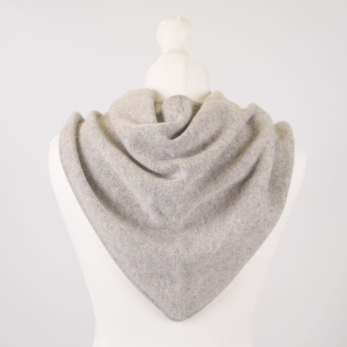 Women’s Luxury Ribbed Cashmere Triangle Scarf - OYSTER - Heritage Of Scotland -