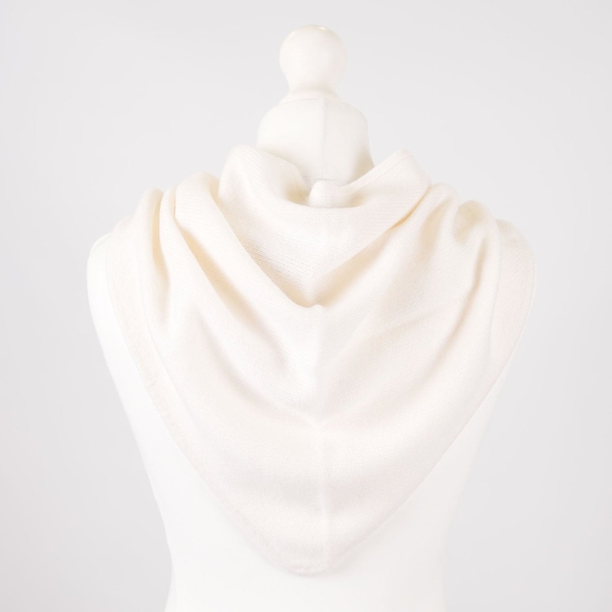 Women’s Luxury Ribbed Cashmere Triangle Scarf - WHITE - Heritage Of Scotland -