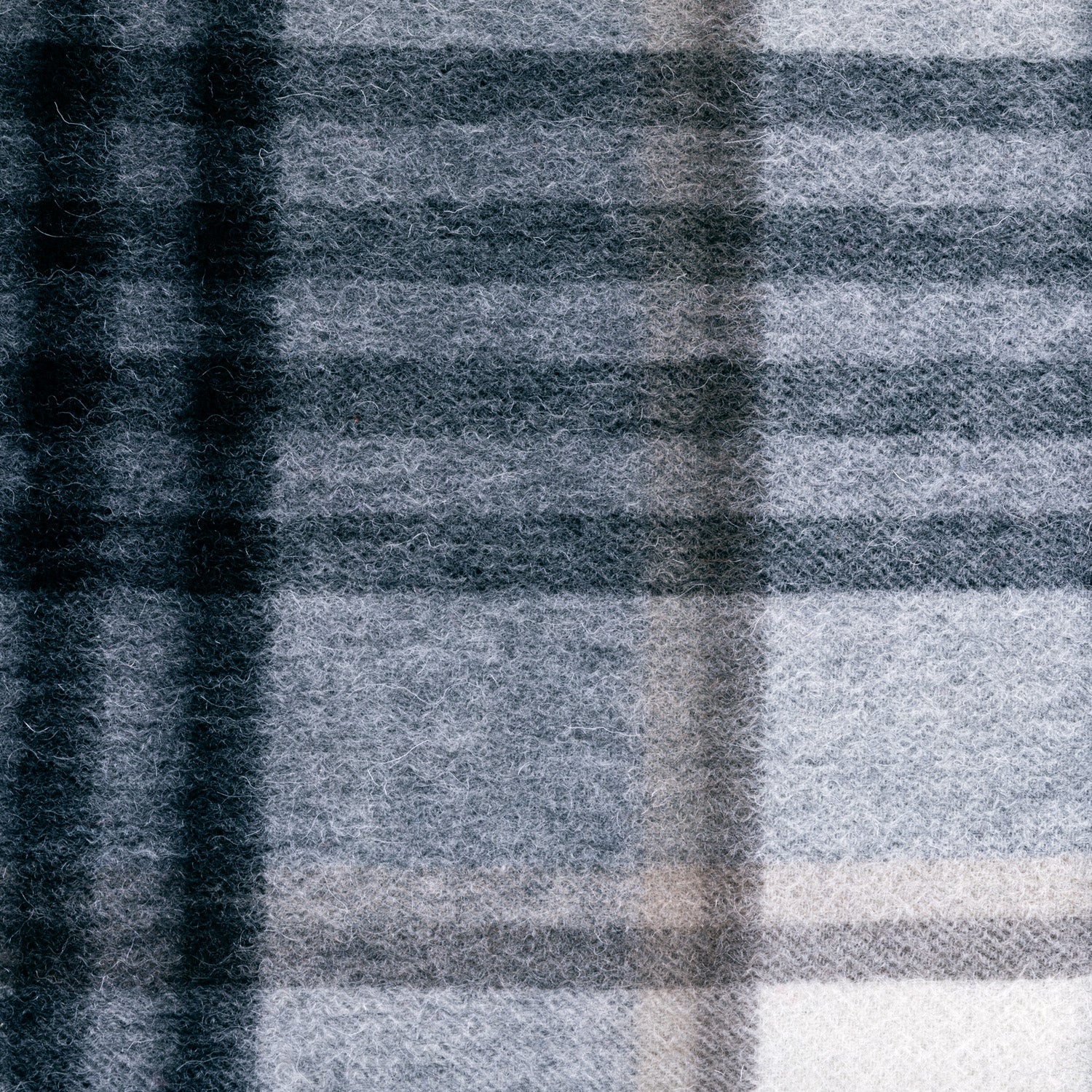 Edinburgh 100% Lambswool Scarf Chequer Grey Light Yellow (24529) - Heritage Of Scotland - CHEQUER GREY LIGHT YELLOW (24529)