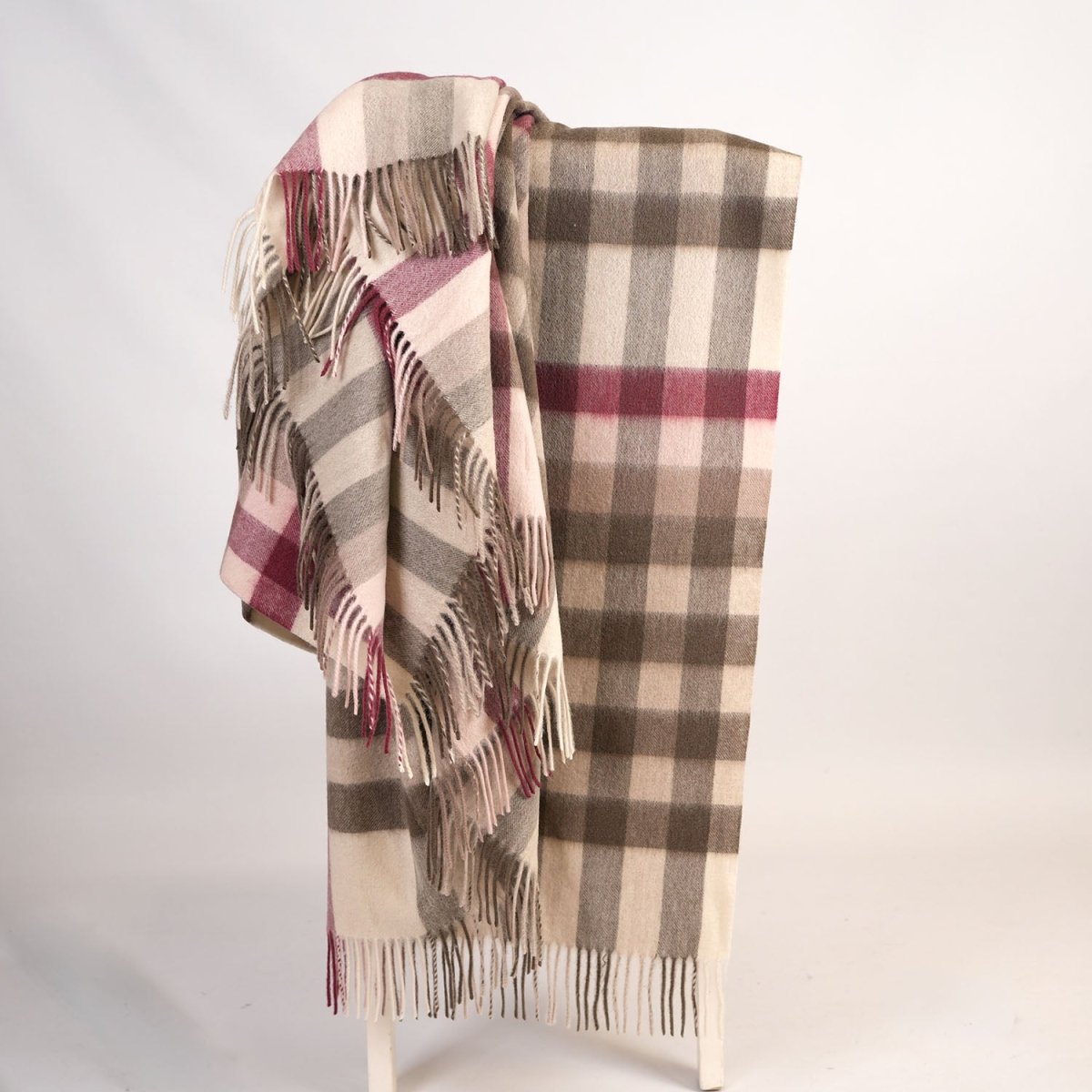 100% Pure Lambswool Blanket Throw – Luxury Soft Warm Wool Blanket - Home Décor - 100% Pure Lambswool Blanket Throw – Luxury Soft Warm Wool Blanket - Home Décor - GIANT CHEQUER - PINK AND TAUPE - Heritage Of Scotland -
