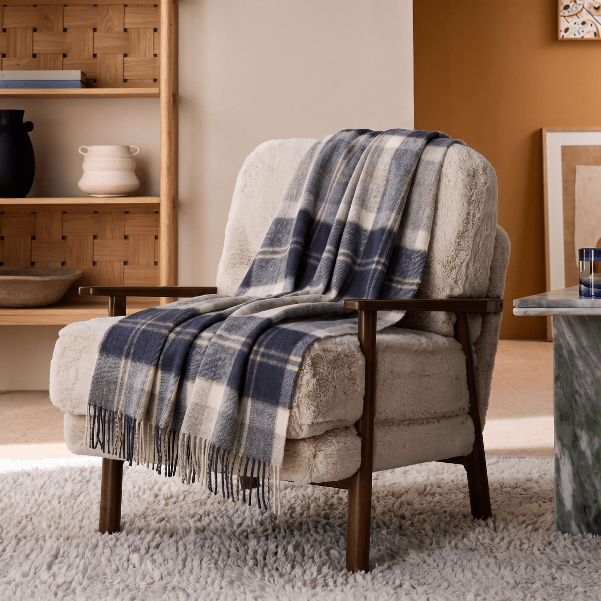 100% Pure Lambswool Blanket Throw – Luxury Soft Warm Wool Blanket - Home Décor - BANNOCKBANE SILVER - Heritage Of Scotland -