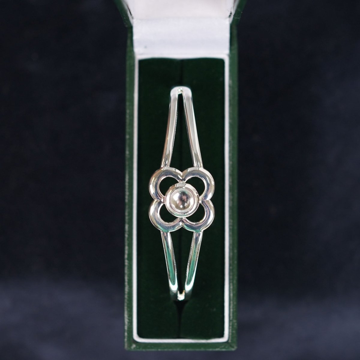 Art Pewter Birthstone Bangle - Silver Plated Pewter - Made in Scotland - April (Crystal) - Heritage Of Scotland -