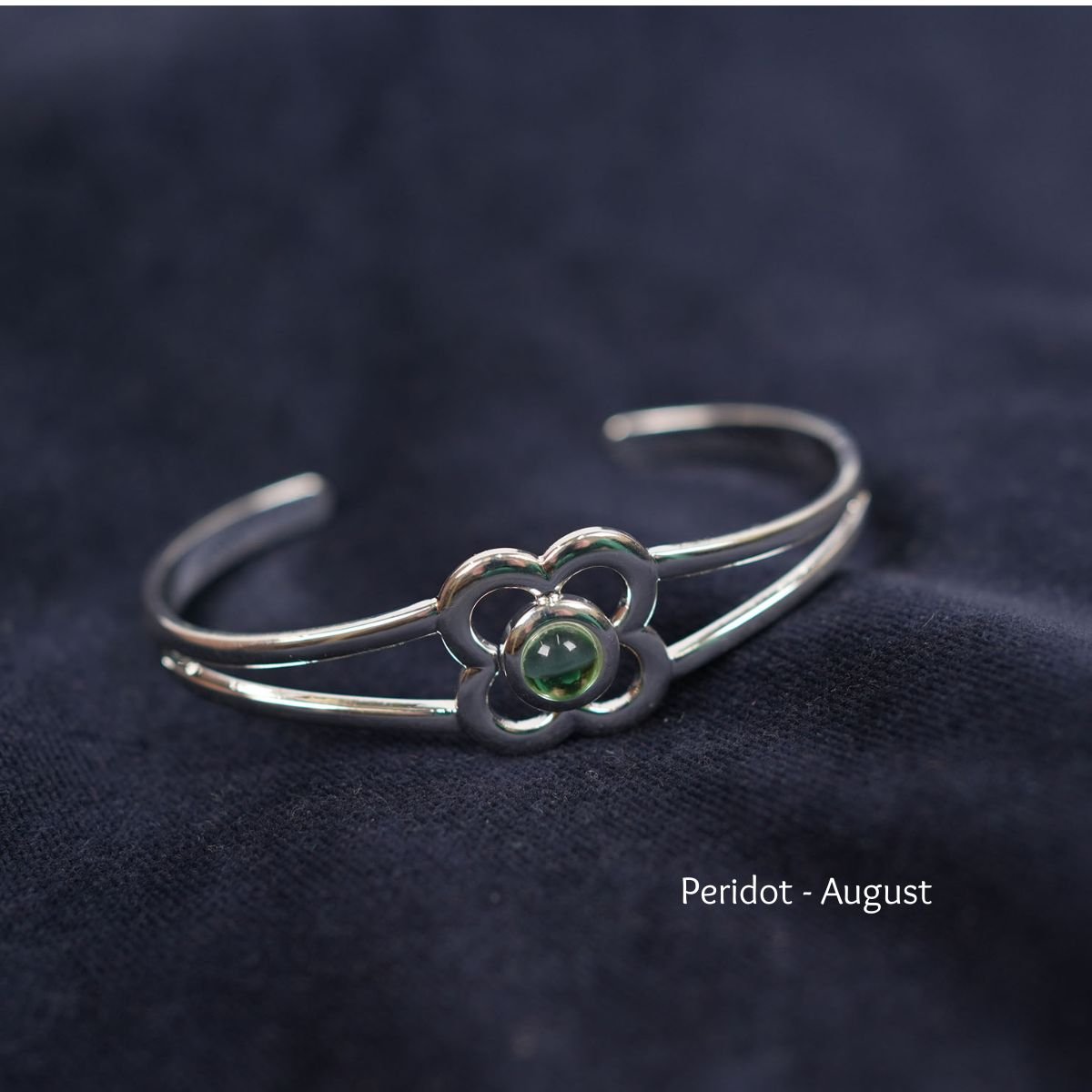 Art Pewter Birthstone Bangle - Silver Plated Pewter - Made in Scotland - August (Peridot) - Heritage Of Scotland -