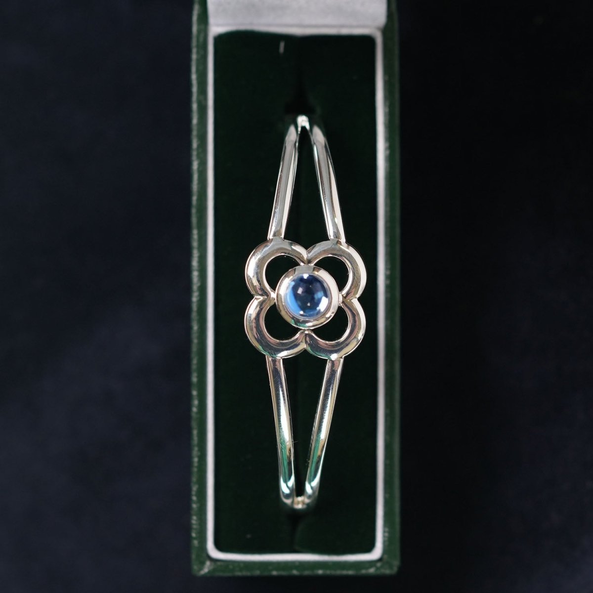 Art Pewter Birthstone Bangle - Silver Plated Pewter - Made in Scotland - September (Sapphire) - Heritage Of Scotland -