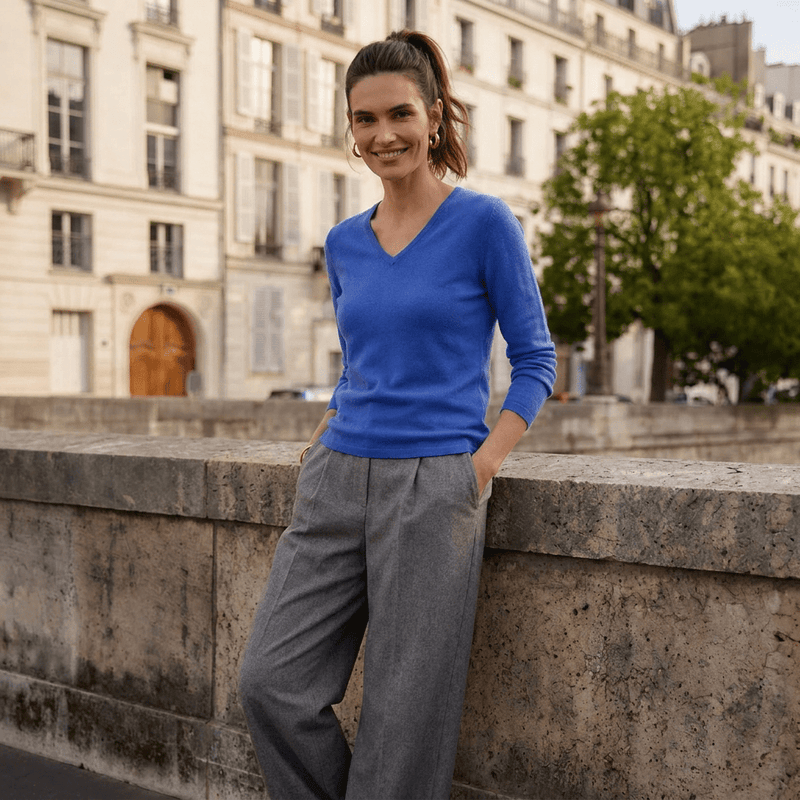 Dunedin Cashmere Women’s 100% Cashmere V-Neck Jumper – Cornflower - Heritage Of Scotland - XS
