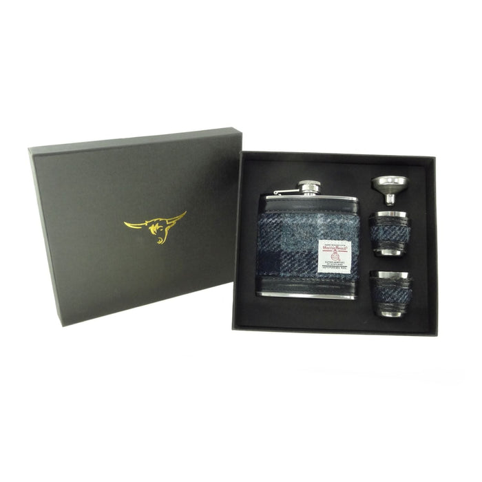 Harris Tweed 6oz Hip Flask Gift Set – Flask, Funnel and Cups - Heritage Of Scotland - Grey / Black Tartan (COL095)