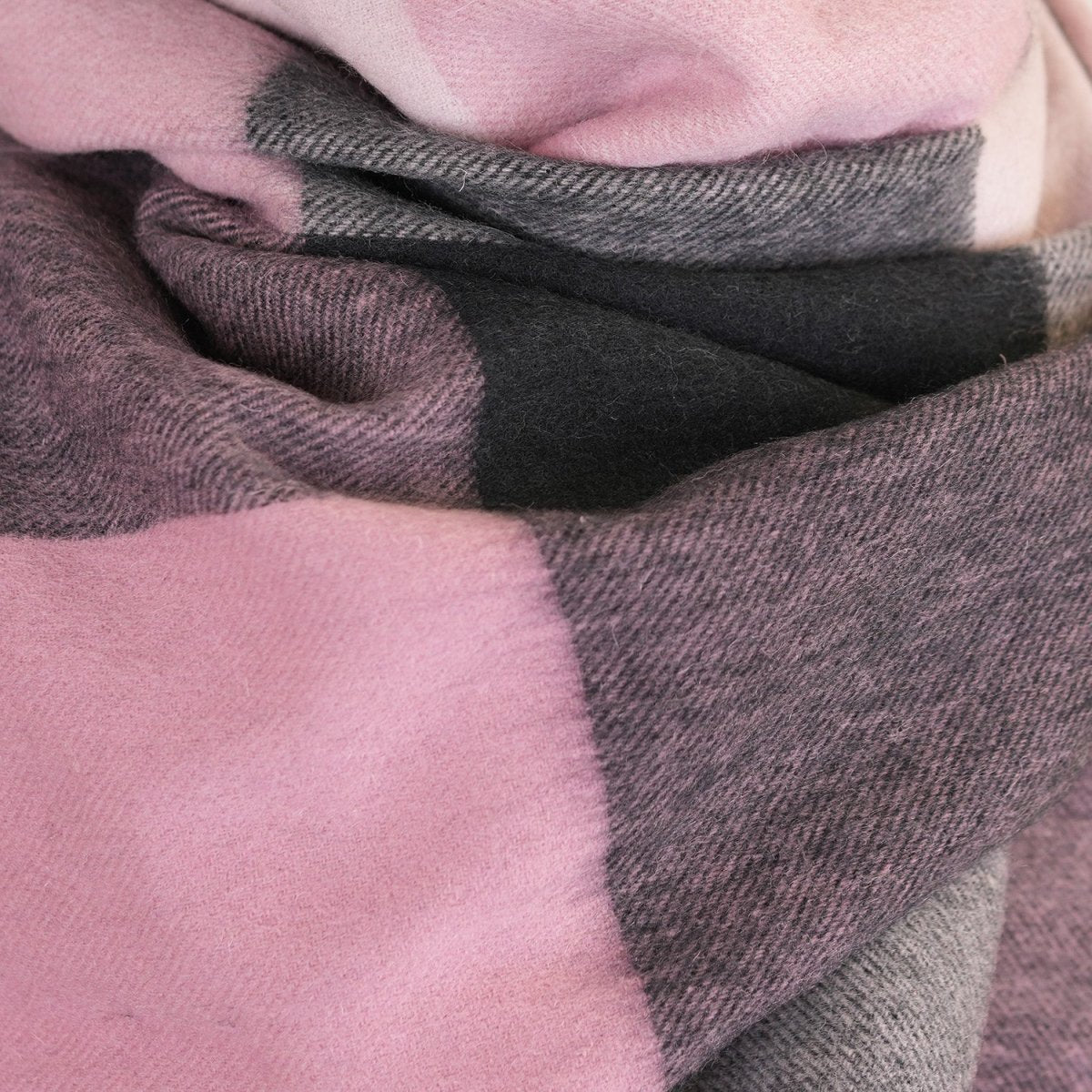 Luxury Lambswool Wide Scarf - Pure Wool - Heritage Of Scotland - 3 SQUARE PINK