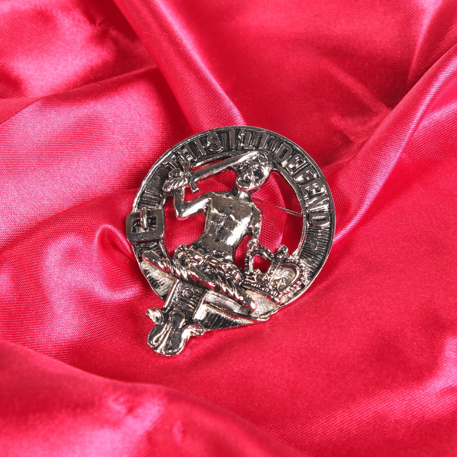 MacFarlane Clan Badge, Kilt Pin, Lapel Pin, Cufflinks, Keyring/Key Fob & Gift Set — Fine Pewter by Art Pewter — Made in Scotland (Shiny Finish) - Heritage Of Scotland - Badge