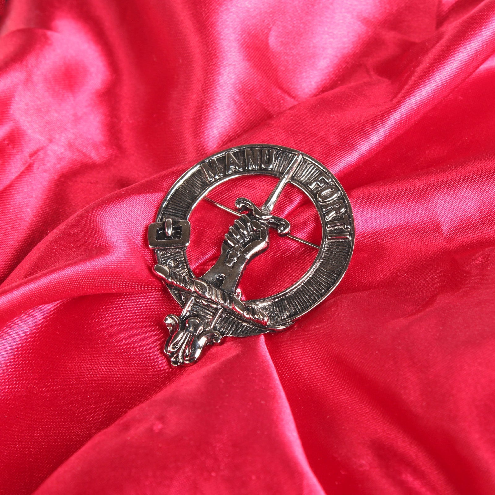 MacKay Clan Badge, Kilt Pin, Lapel Pin, Cufflinks, Keyring/Key Fob & Gift Set — Fine Pewter by Art Pewter — Made in Scotland (Shiny Finish) - Heritage Of Scotland - Badge