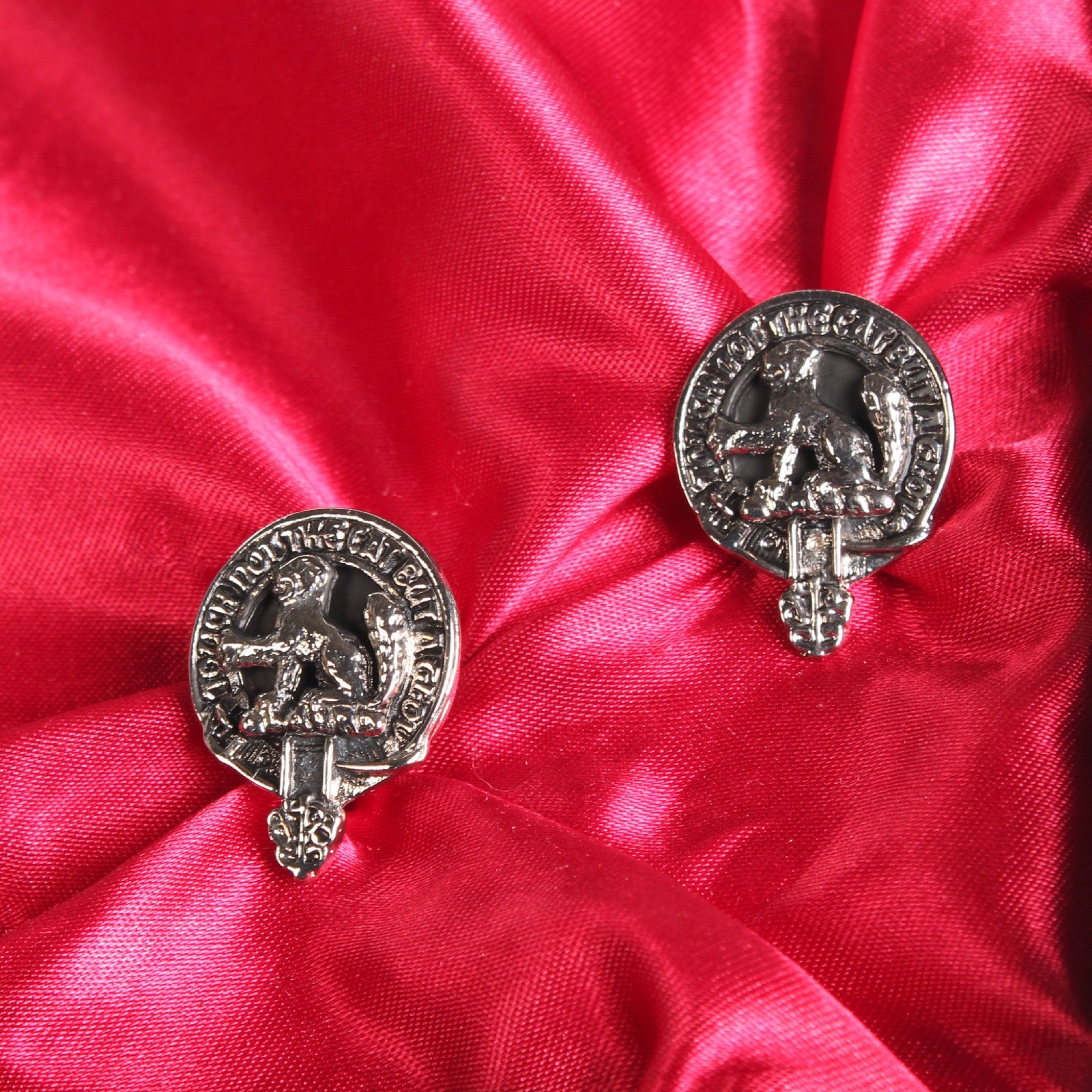 MacPherson Clan Badge, Kilt Pin, Lapel Pin, Cufflinks, Keyring/Key Fob & Gift Set — Fine Pewter by Art Pewter — Made in Scotland (Shiny Finish) - Heritage Of Scotland - Cufflinks