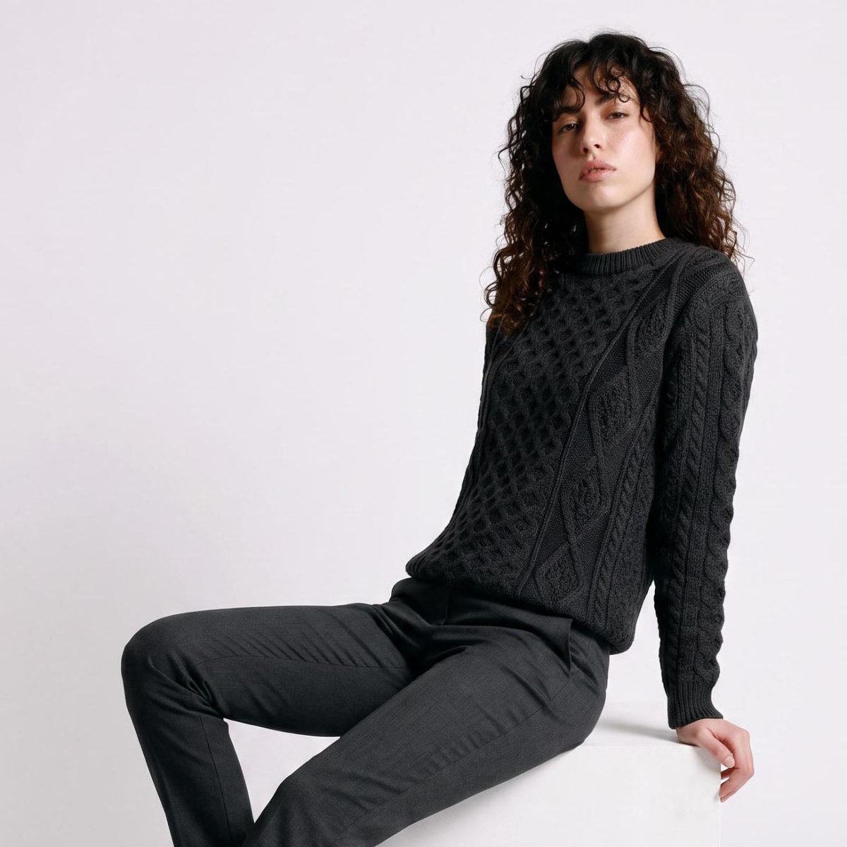 Unisex Grey 100% Wool Aran Cable Knit Crew Neck Jumper – Made in Ireland | Charcoal - Heritage Of Scotland - XS