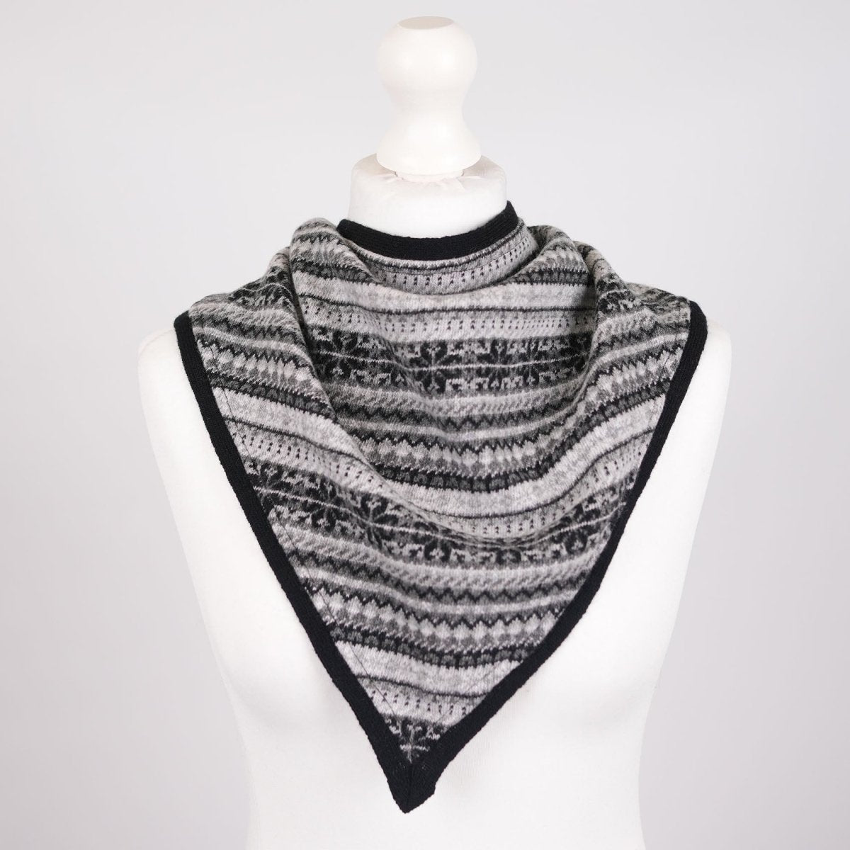 Women’s Lambswool Fair Isle Neck Scarf – Made in Scotland - BLACK - Heritage Of Scotland -