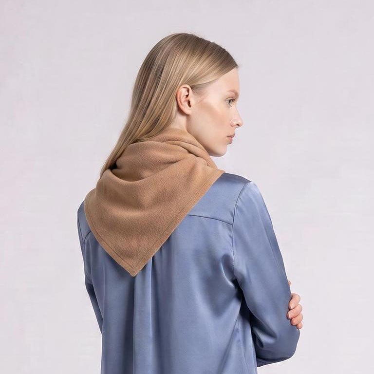 Women’s Luxury Ribbed Cashmere Triangle Scarf - CAMEL - Heritage Of Scotland -