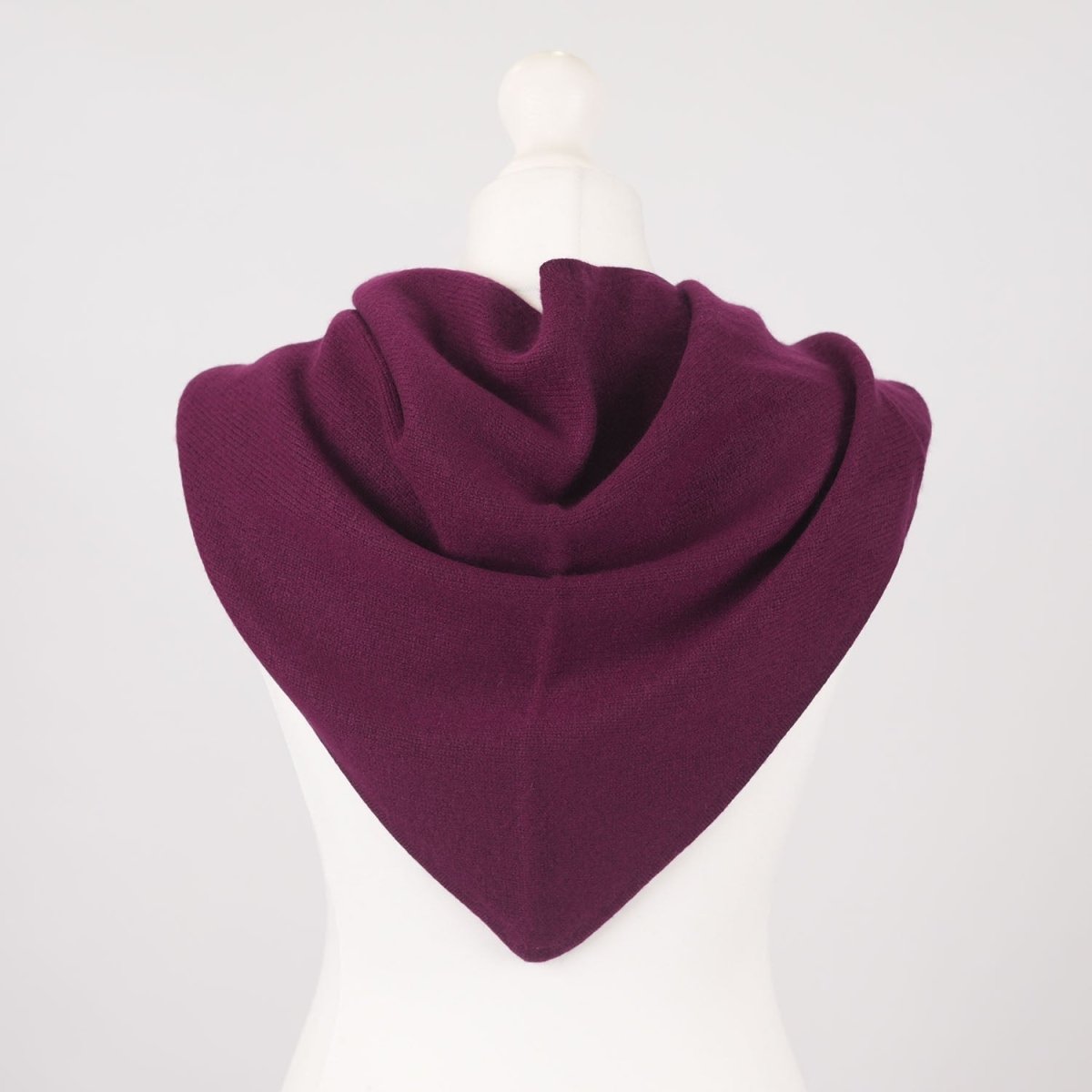 Women’s Luxury Ribbed Cashmere Triangle Scarf - EMINENCE - Heritage Of Scotland -