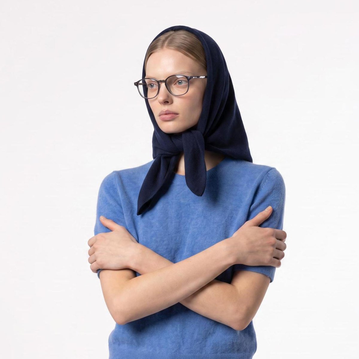 Women’s Luxury Ribbed Cashmere Triangle Scarf - NAVY - Heritage Of Scotland -