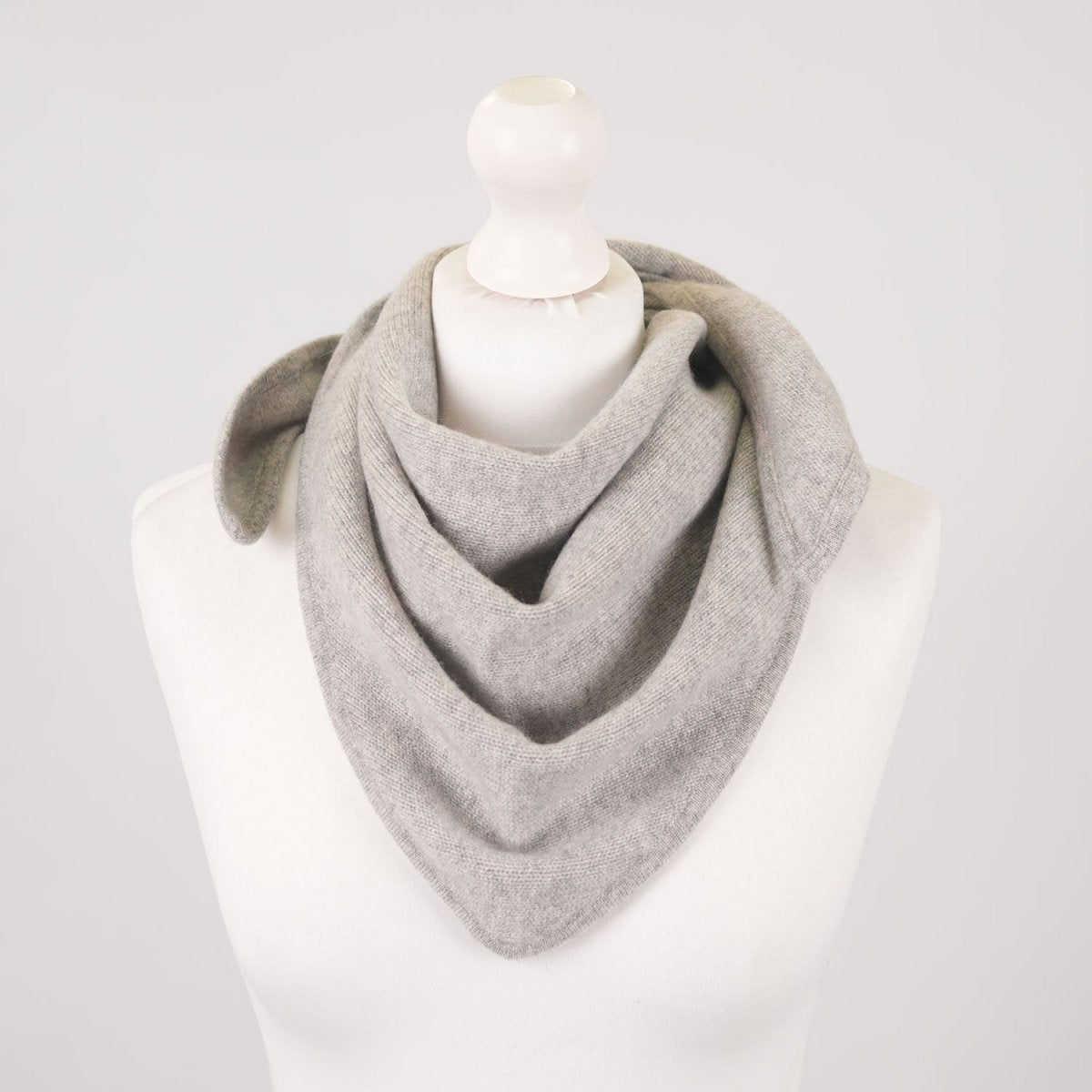 Women’s Luxury Ribbed Cashmere Triangle Scarf - OYSTER - Heritage Of Scotland -