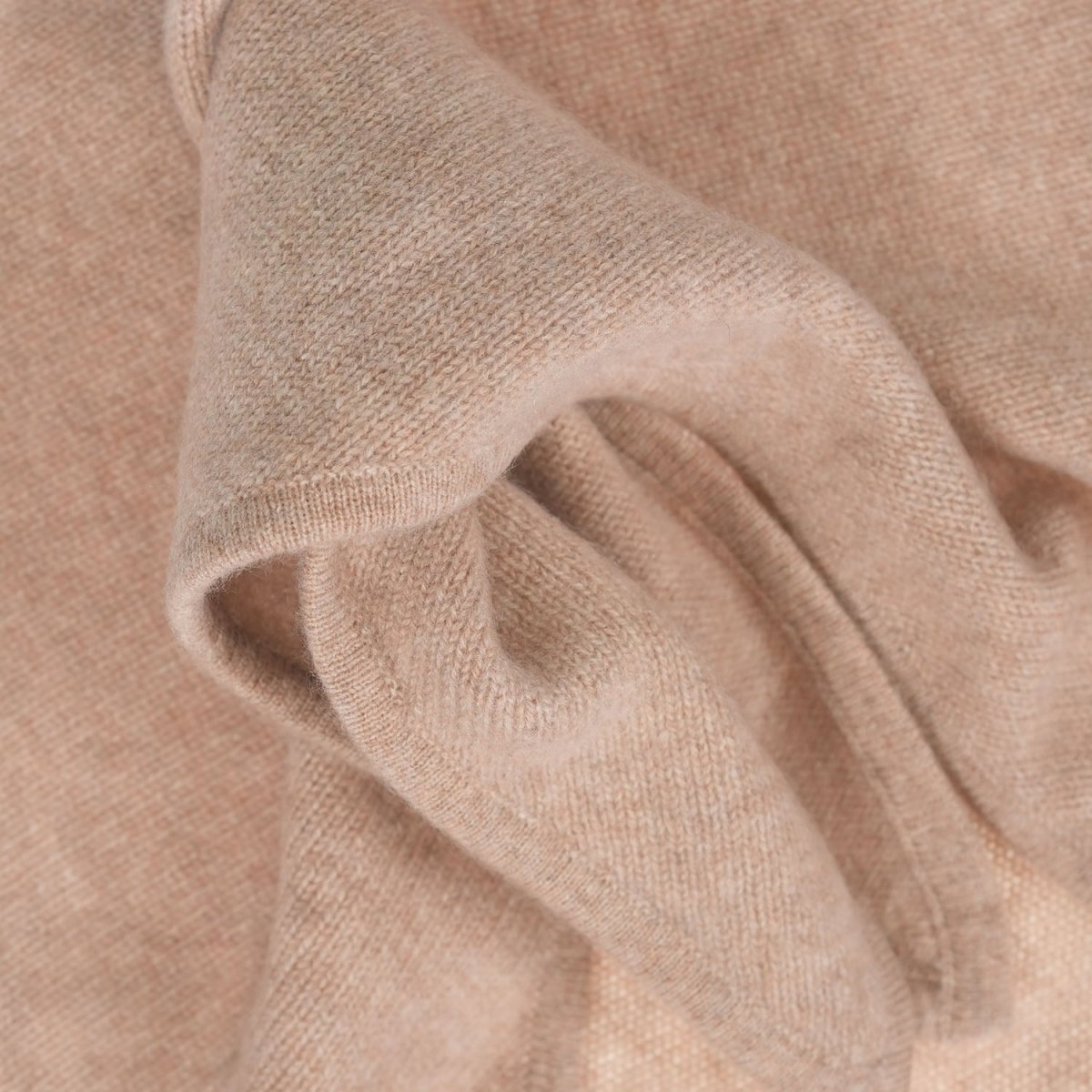 Women’s Luxury Ribbed Cashmere Triangle Scarf - SAND BEIGE - Heritage Of Scotland -