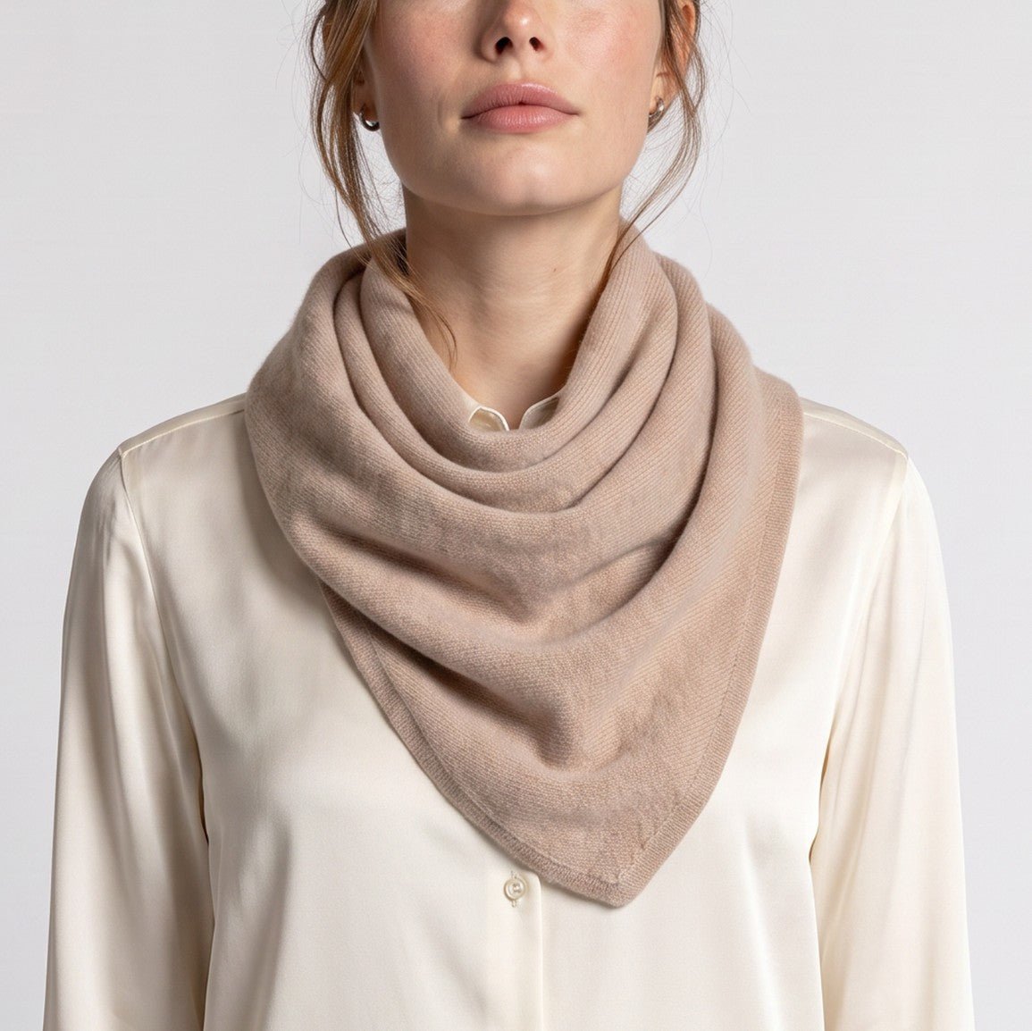 Women’s Luxury Ribbed Cashmere Triangle Scarf - SAND BEIGE - Heritage Of Scotland -