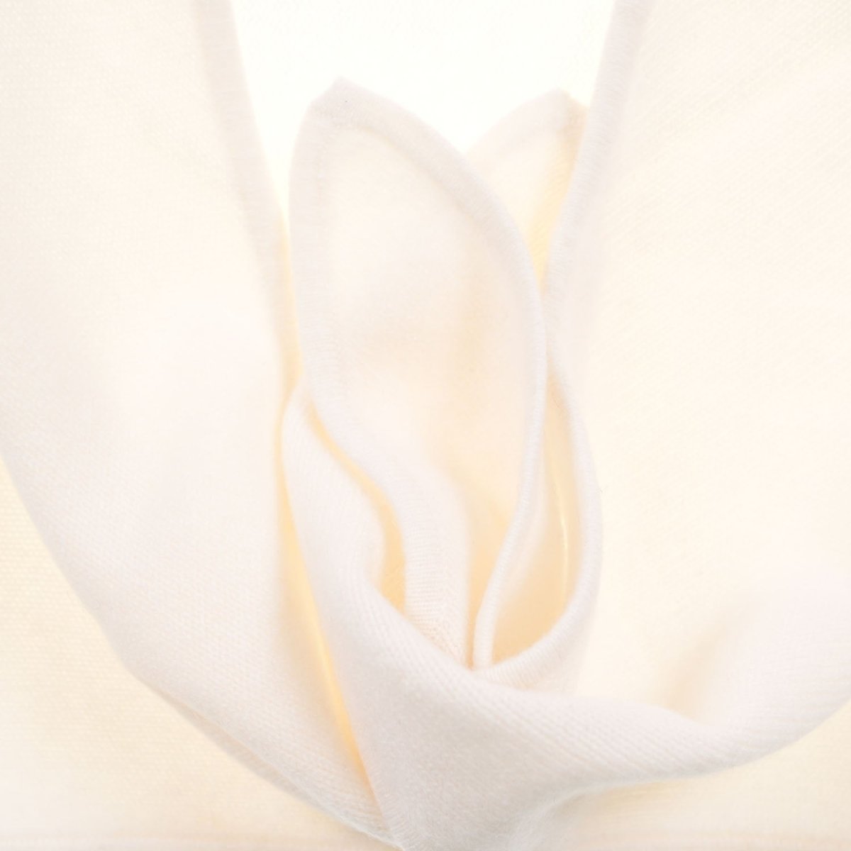 Women’s Luxury Ribbed Cashmere Triangle Scarf - WHITE - Heritage Of Scotland -