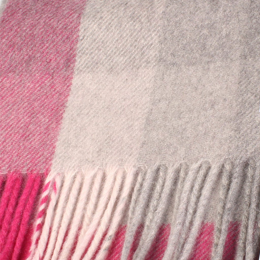 100% Cashmere Scarf Made In Scotland Cubes Pink - Heritage Of Scotland - CUBES PINK